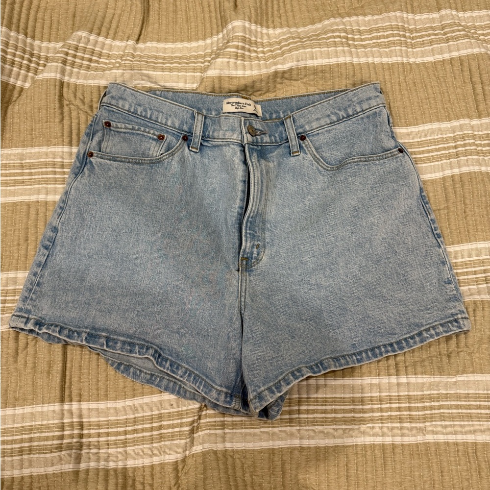 Abercrombie Curve Love 4” Mom Shorts